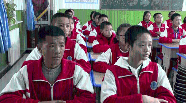 小猪佩奇找宝石