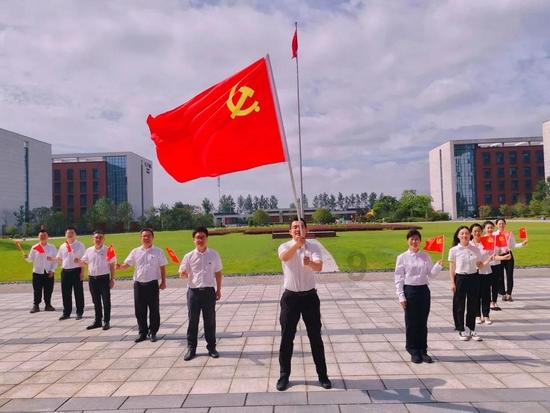 男朋友每次在网上找我,都是问我在干嘛,但是又不聊别的,无奈……-生活智囊团-问答专家