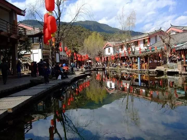 广东一在建高架桥突然坍塌，路过车辆被砸，造成的损失谁来承担？游戏画面